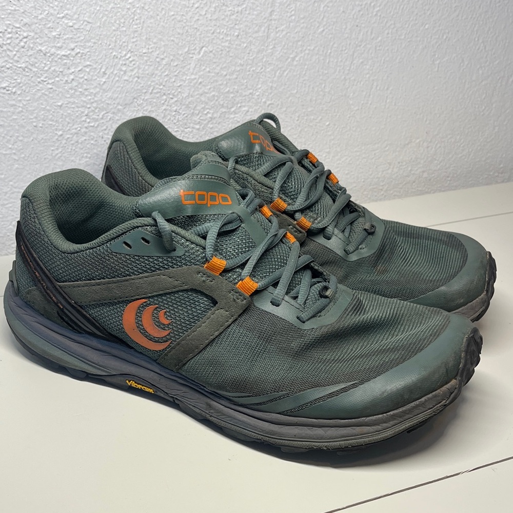 (48) Topo Terraventure 3 Trail Runners Athletic Green and Orange Running Shoes